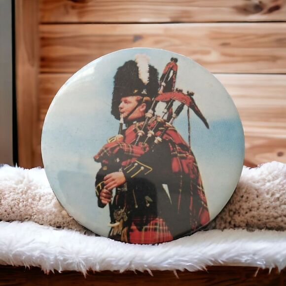 Vintage Scottish Bagpiper Refrigerator Magnet Fridge Scotland Souvenir Pinback. - Picture 15 of 16